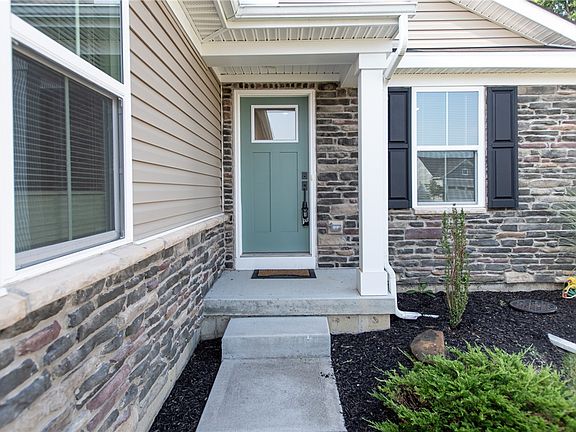 3rd image of 6639 Crystal Harbour Dr