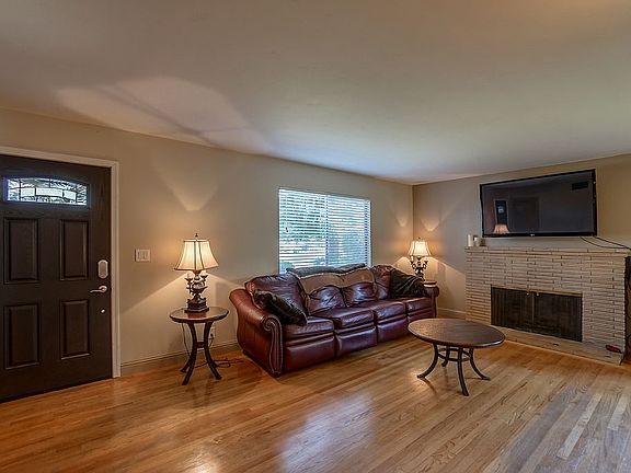 2nd image of 504 Vine Way