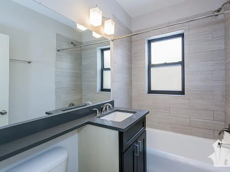2325 N Rockwell St #2B — Photo 5