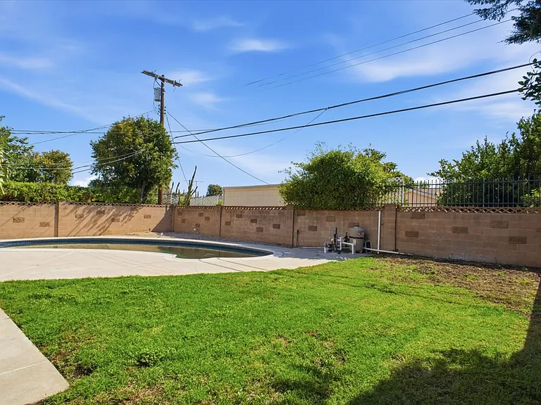 7737 Minstrel Ave — Photo 9