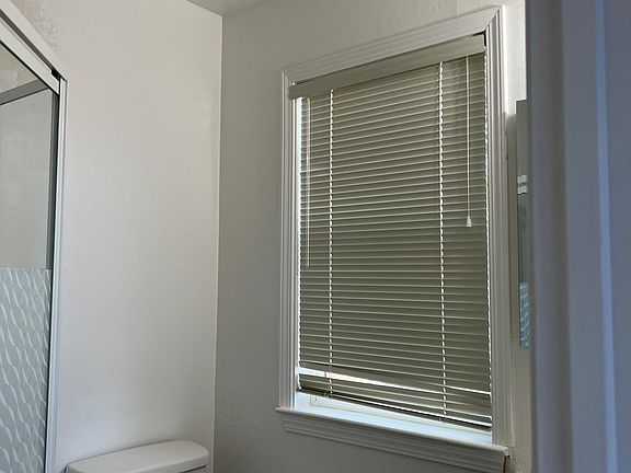 4th image of 598 Halsey Ave