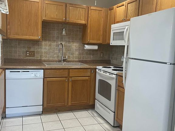 2nd image of 205 Andover Pl N
