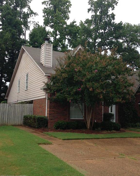 1st image of 330 Garden Walk N