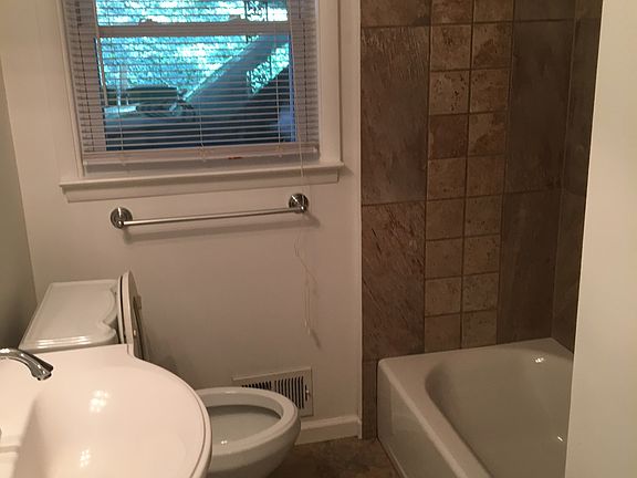 4th image of 1127 Arlington Pkwy NE #1127