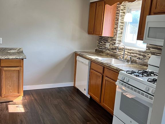 3rd image of 321 Hawthorne Ave APT 4