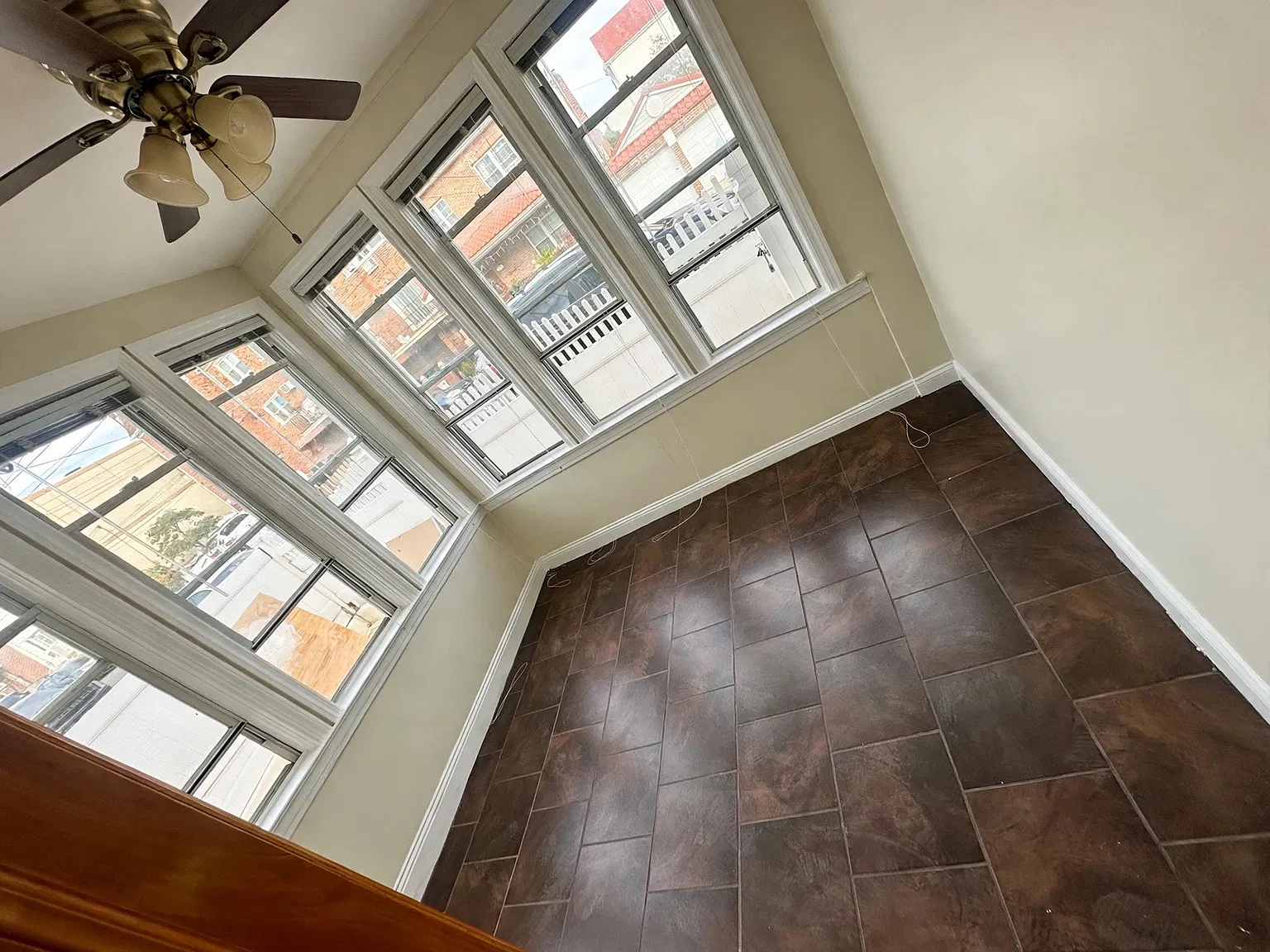 4 bed, $3,500 — Photo 1