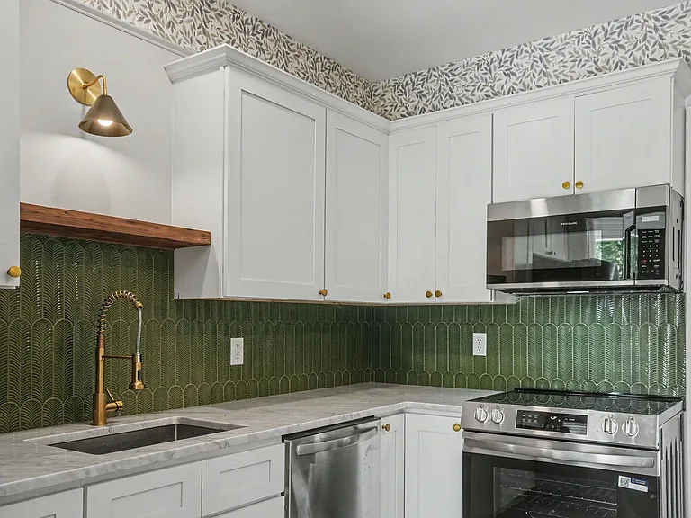 705 E 32nd St — Photo 29