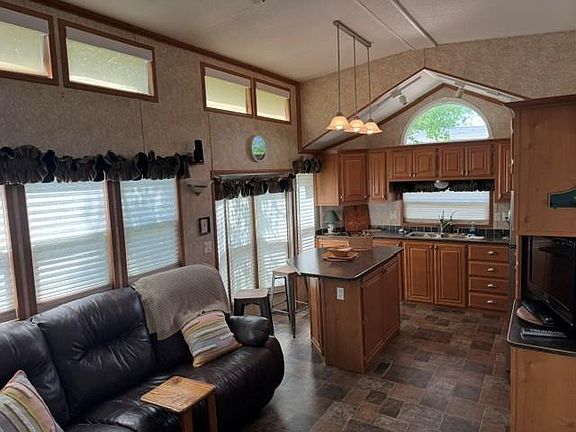 3rd image of 2221 Reubens Ln SW #22