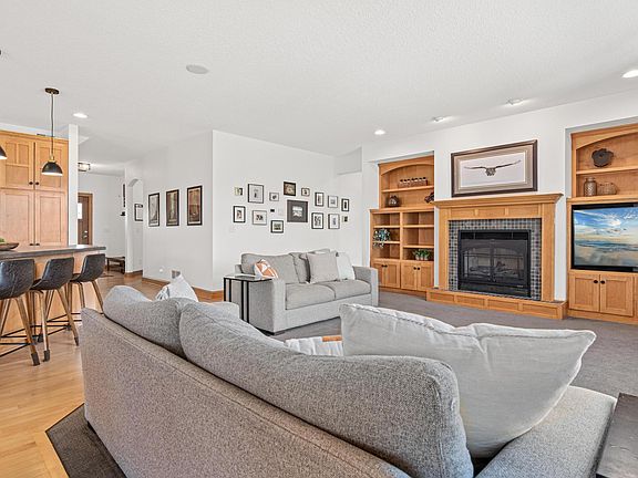 5th image of 838 Prairie Meadows Dr
