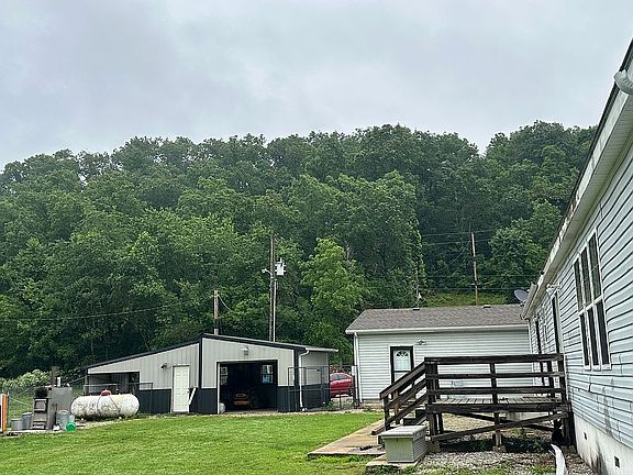 Backyard with out building