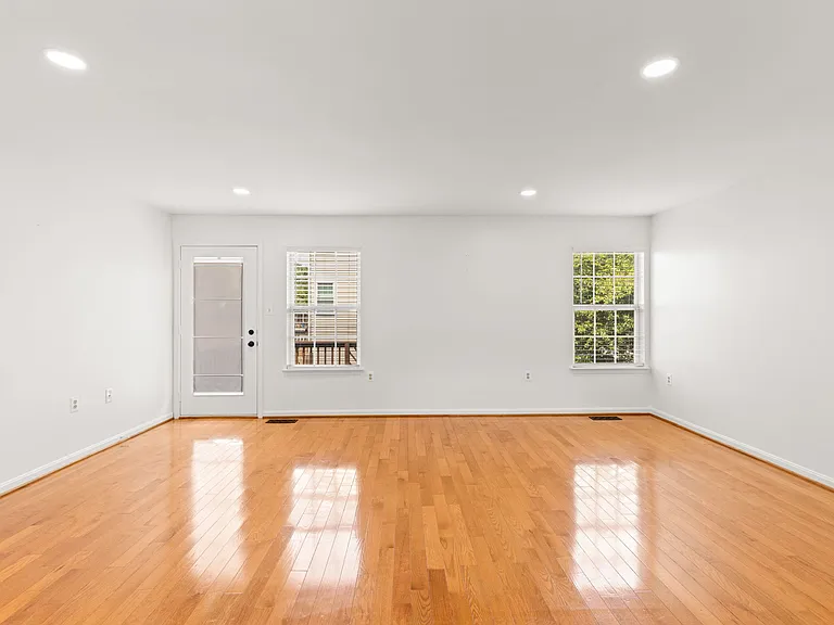 219 Frazer Dr — Photo 10
