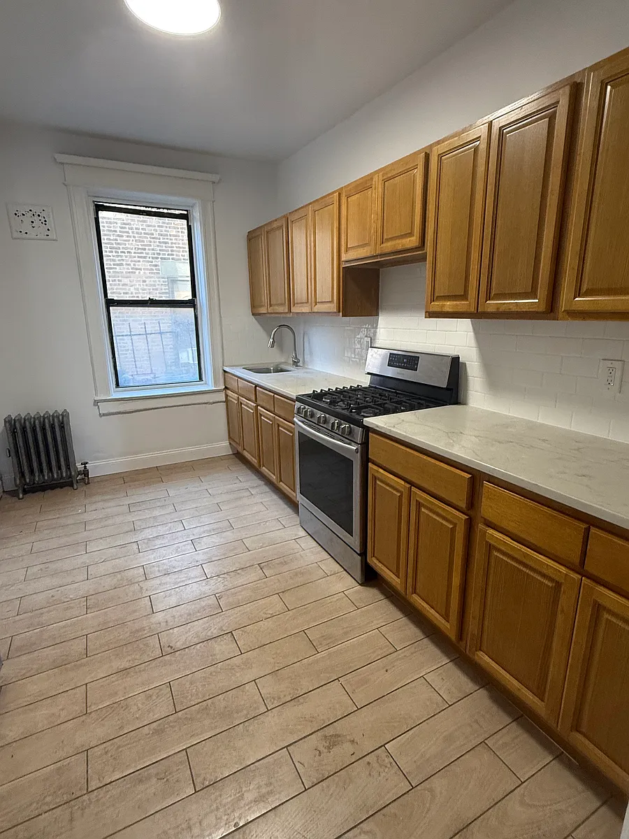 Building Photo - 33 Morris St #3W