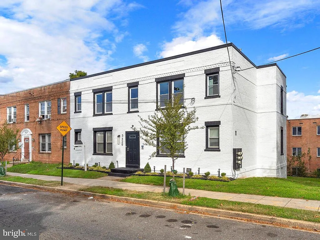 3520 Ely Pl SE photo 1