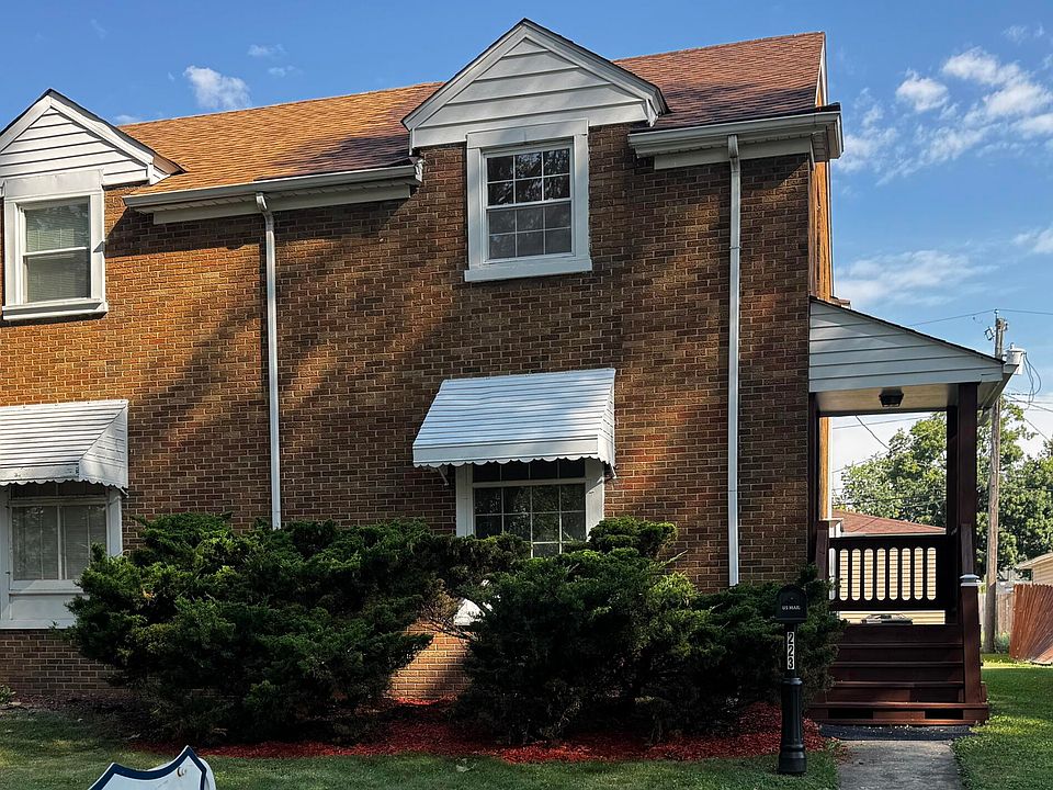 1st image of 223 Adelaide Pl