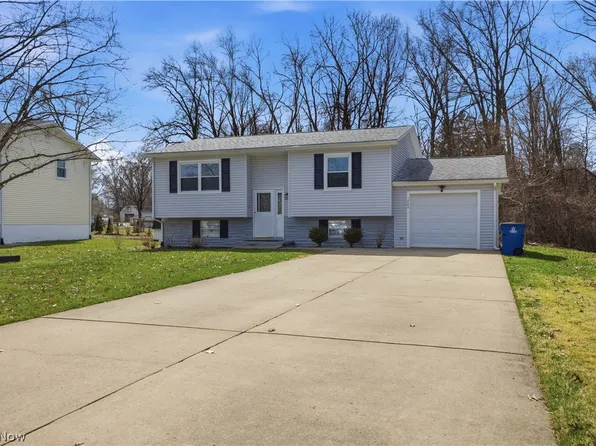 1764 Dumont Dr, Mineral Ridge, OH 44440
