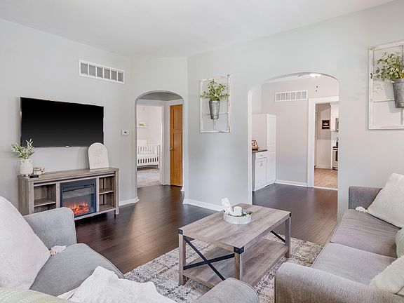 4th image of 2649 Clough Ave
