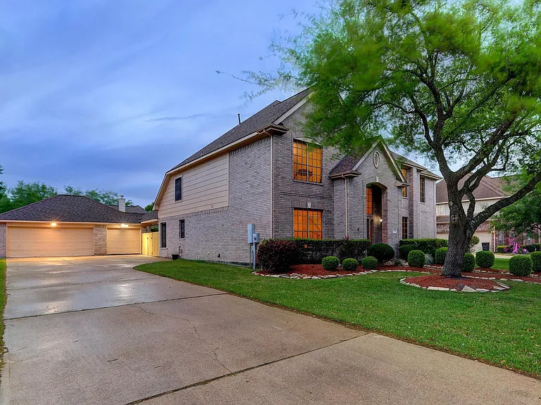 1214 Peregrine Dr — Photo 3