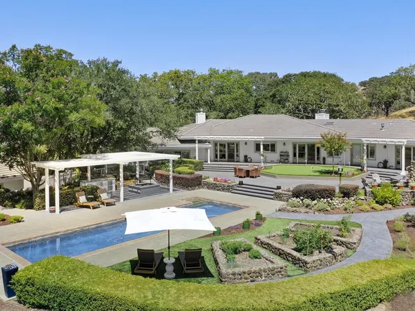 300 Shiloh Valley Ct, Santa Rosa, CA 95403