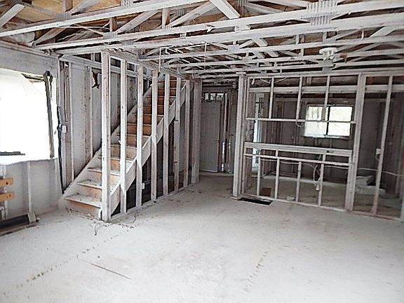 4th image of 6 Edelweiss Dr