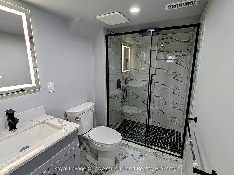 31 Terry Cres #LOWER — Photo 8