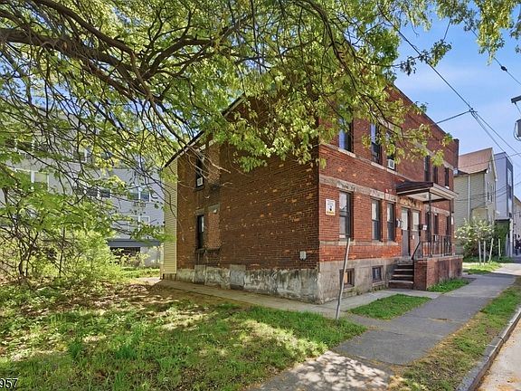 3rd image of 294 Governor St