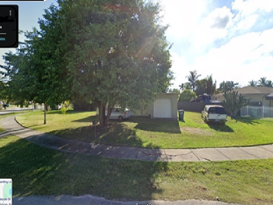 Front yard with tamarind tree.