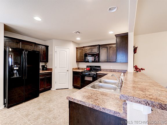 5th image of 15205 E 110th Pl