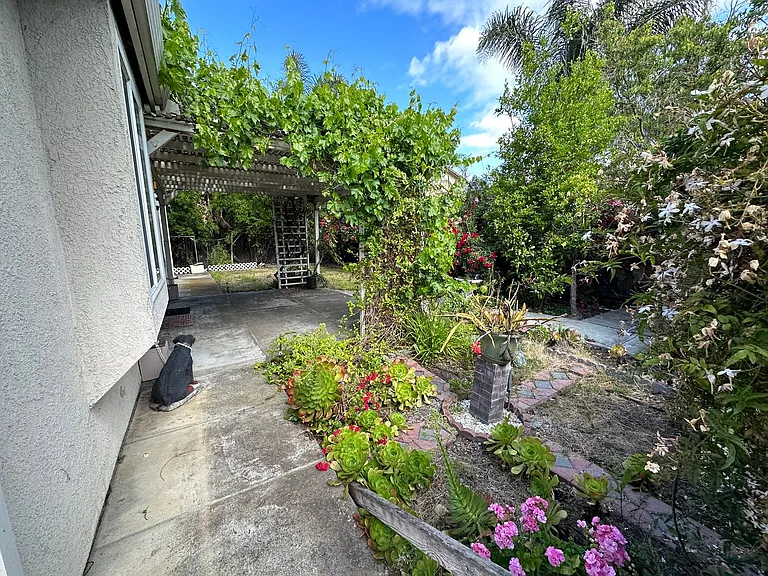 2283 Gary Ln — Photo 24