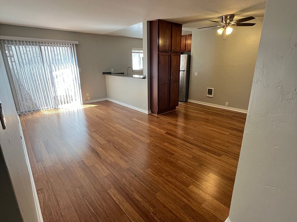 1st image of 2015 Robinson Ave APT 1