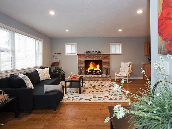 5th image of 875 Woodland Bch