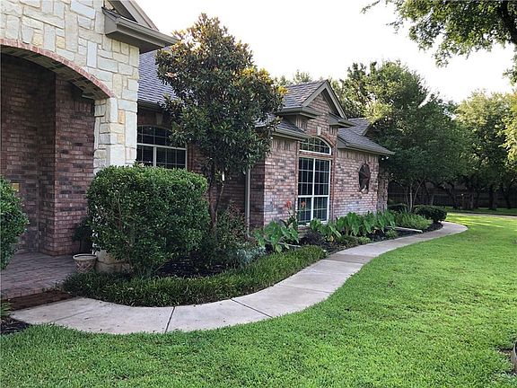 2nd image of 220 Verde Ct
