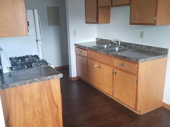 5th image of 475 S Roosevelt Ave #12