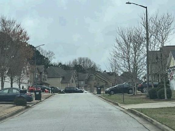 Exterior Neighborhood (street photo)