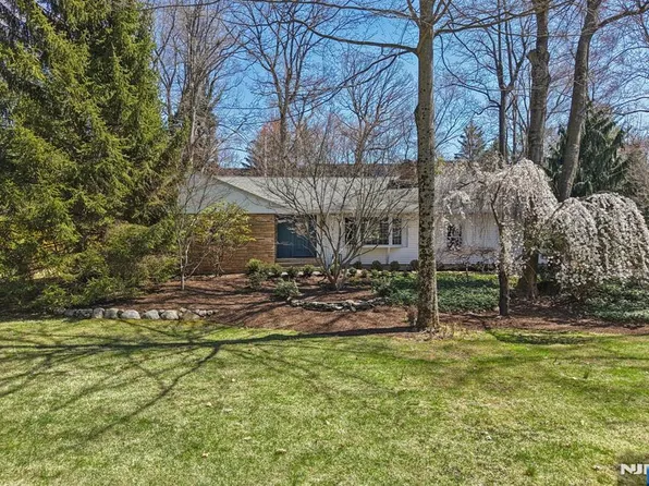 132 Dimmig Rd, Upper Saddle River, NJ 07458