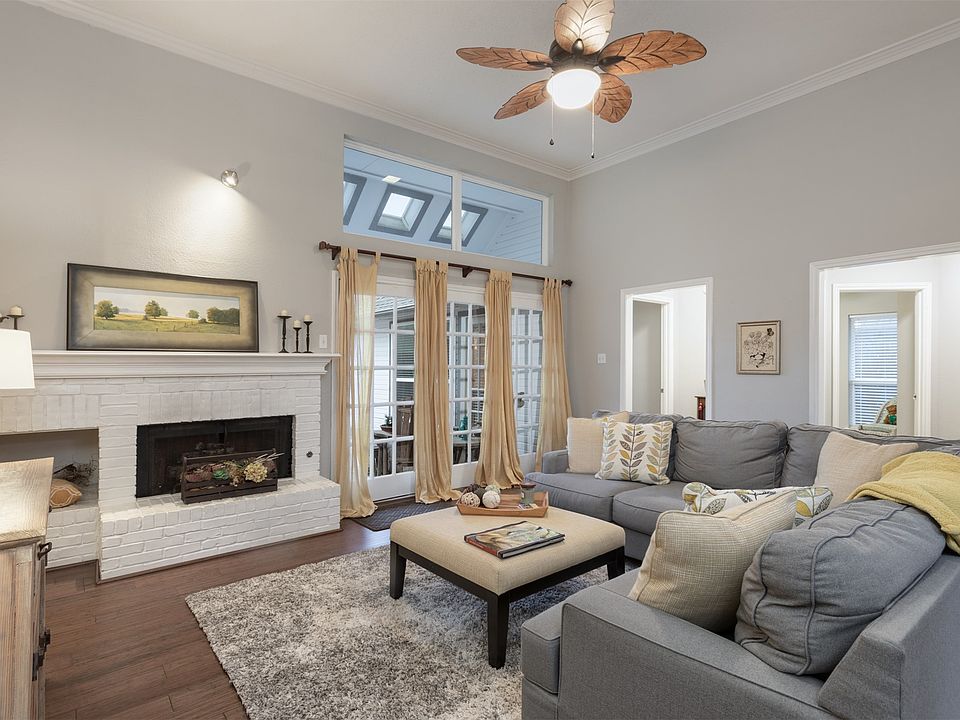 1st image of 2057 Antwerp Ave