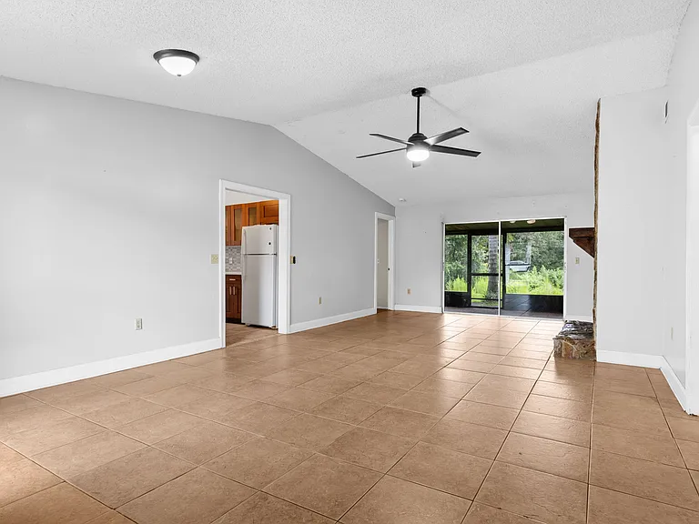 629 Stillview Cir — Photo 6
