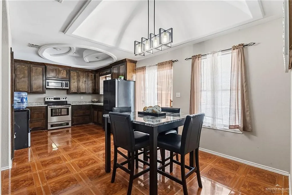 3 bed, 2.0 bath, 1140 sqft, $1,650 — Photo 4