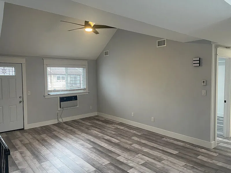 2 bed, 1.0 bath, 895 sqft, $1,997 — Photo 4