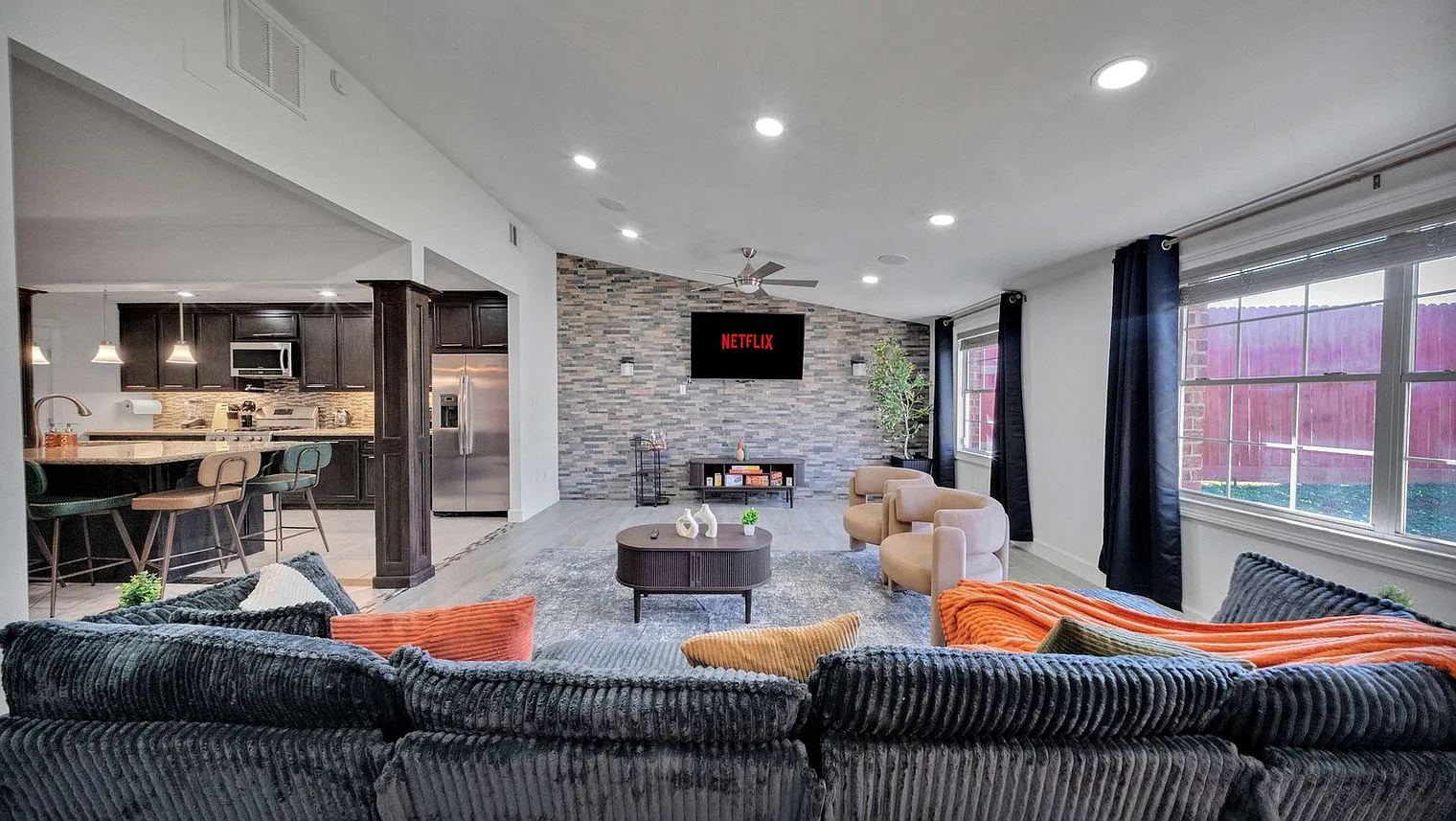 6 bed, 3.0 bath, 2798 sqft, $6,304 — Photo 1