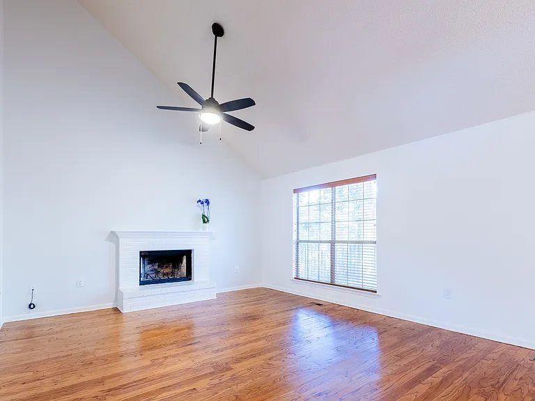 541 Pointe South Dr — Photo 8