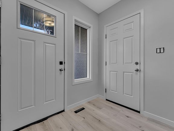 4th image of 2268 Chokecherry Close SW