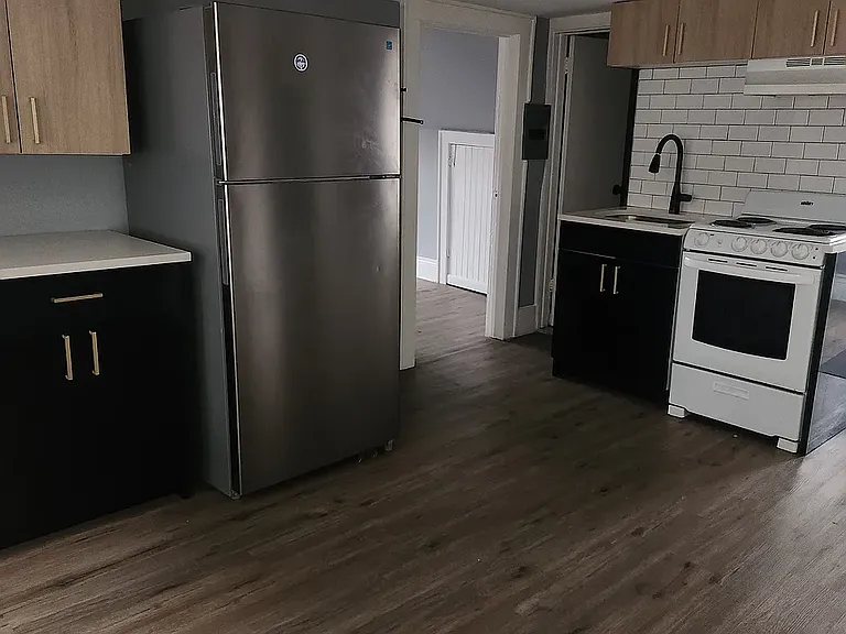 559 Grove St #3B — Photo 1