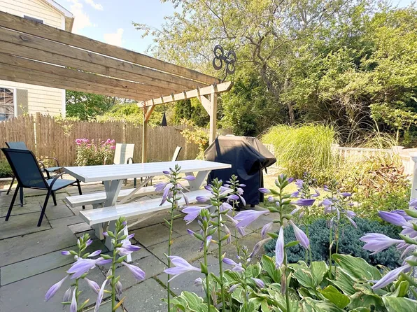 1 Pigeon Hill Ct #B, Rockport, MA 01966