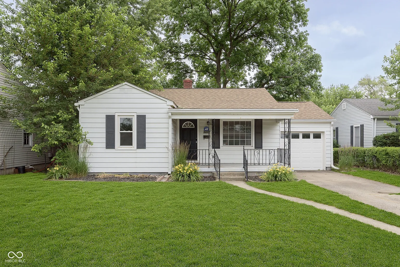 1921 Cunningham Rd photo 1