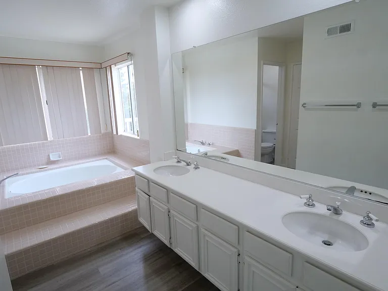 25051 Amberwood — Photo 11