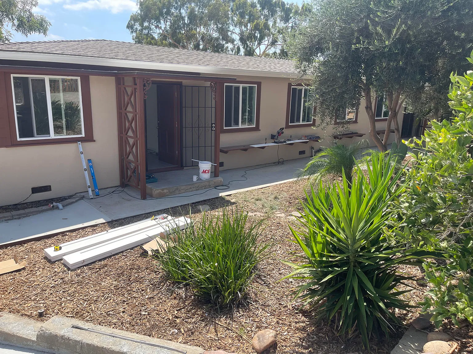 3 bed, 884 sqft, $3,395 — Photo 3