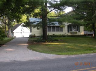 8855 W Parmalee Rd, Middleville, MI 49333