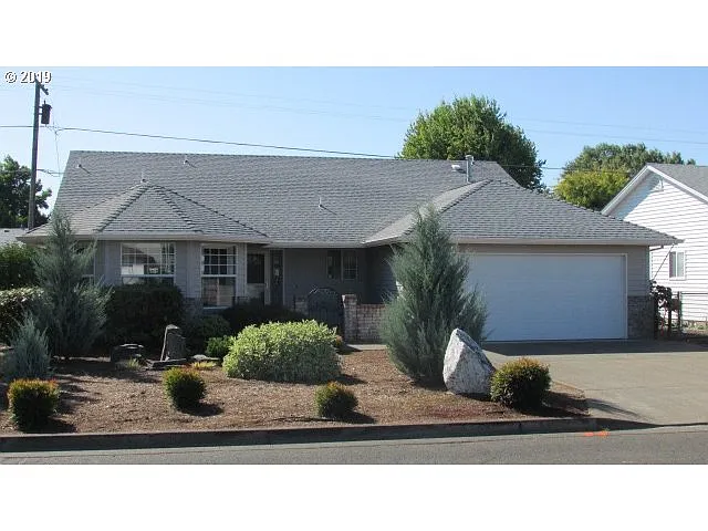 1999 Heather Way photo 1