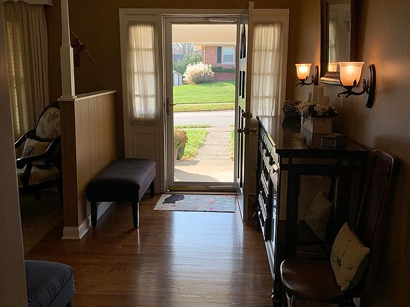 3rd image of 521 Hollyhill Dr