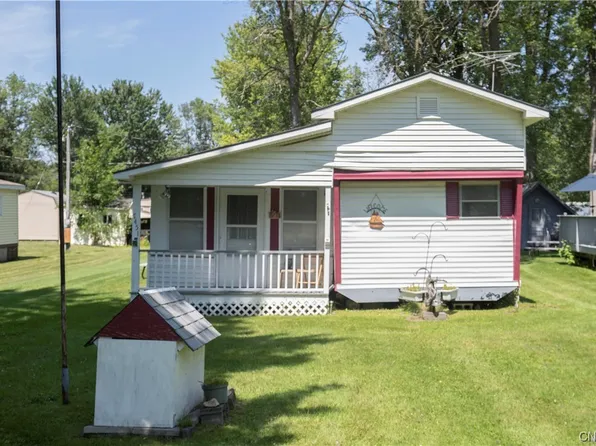 7451 Shore Dr, Henderson, NY 13650